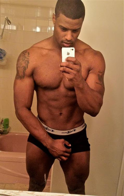 traplat:  Damn he Sexi&Fine as Hell