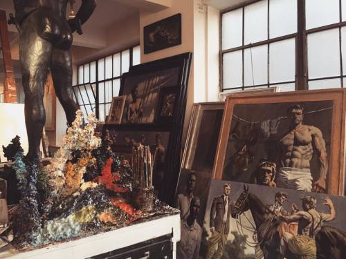 johnmacconnell:  Feeling a little studio envy after drawing at @smarkbeard ’s tonight. Especially over that ridiculous sculpture of paint scraps! 😳 #inspiration