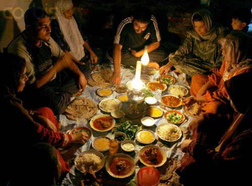 Porn photo merosezah:  An Iraqi family have a pre-dawn