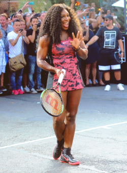 ayee-daria:  groundstrokes:    Serena Williams | Nike’s “NYC Street Tennis” Event, New York City    😍😍😍😍😩😩 
