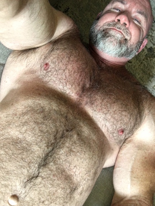 massivelyburningstrawberry:silvermuscledbear-deactivated20:That’s Thom. Always laid back.