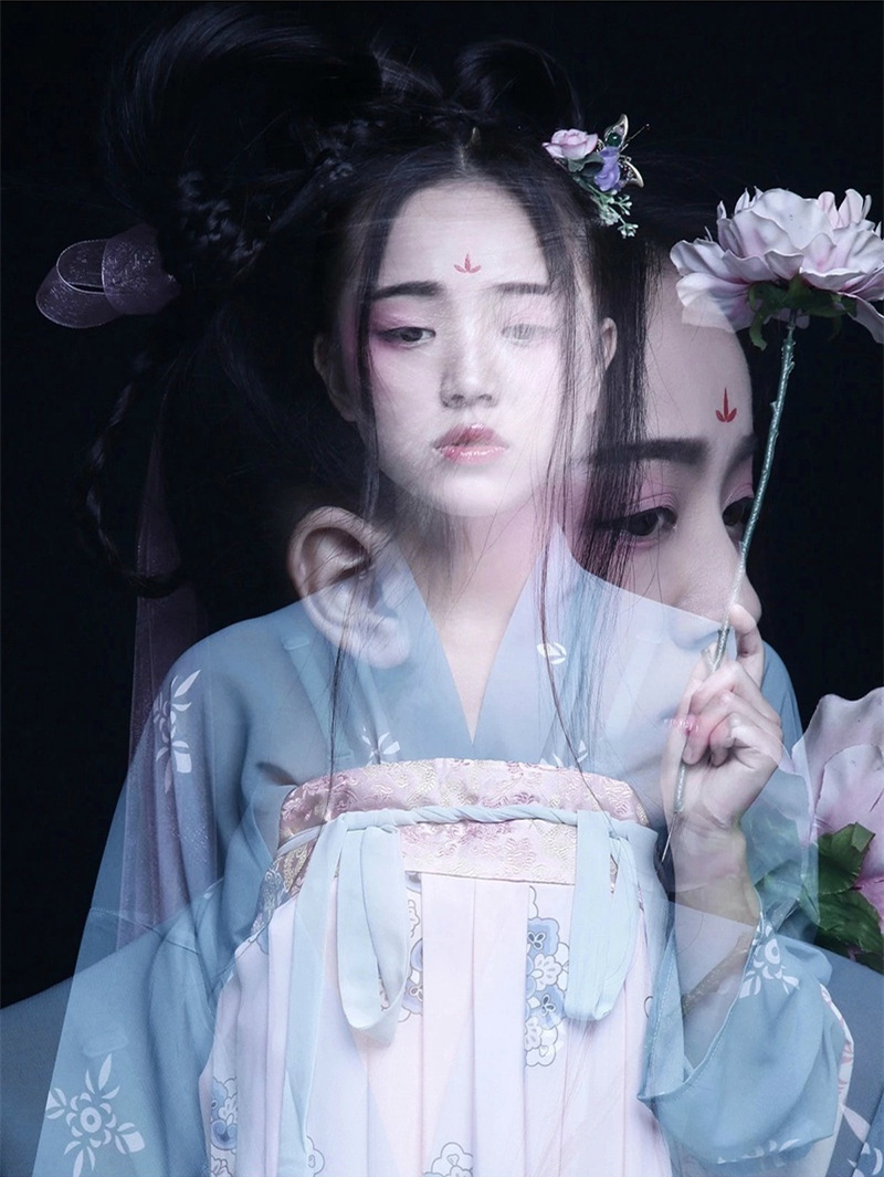 fuckyeahchinesefashion:  How to do a 双环髻 Shuanghuan Ji. This hairstyle was