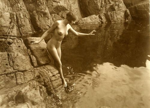 kzmkwoji:  Marcel MeysNude Study. River (1920’s) 