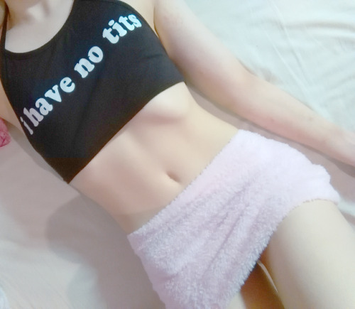 cutiethingywingy:  reminder that im the itty bitty titty queen here