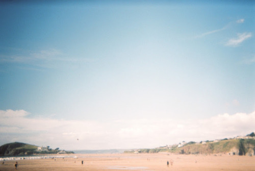 bantham beach, devon.(film, 35mm, holga)