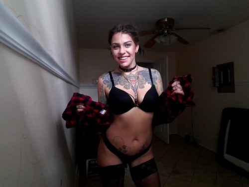 kittysdeadlynightshade:  Haven’t posted adult photos