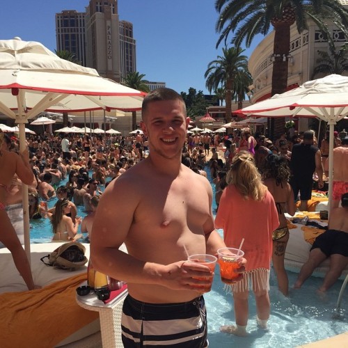 dad-bods:This guy’s grown quite a dad bod just from chugging drinks like there’s no tomorrow, and it