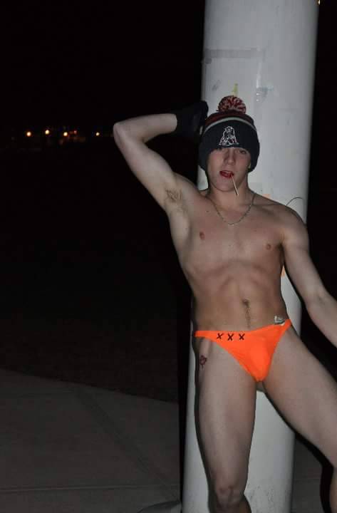 facebookhotes:  What the hell????Hot submission from America found on Facebook. Follow