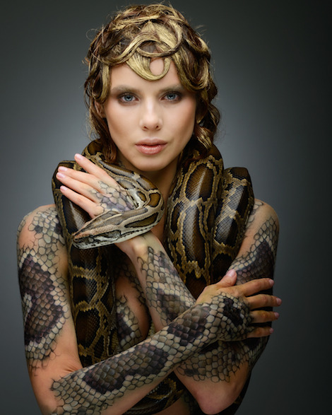 huntsmandale: blackheartspiral:  gkkaz:  Snake skin Body Painting- Burmese Pythons   First one 