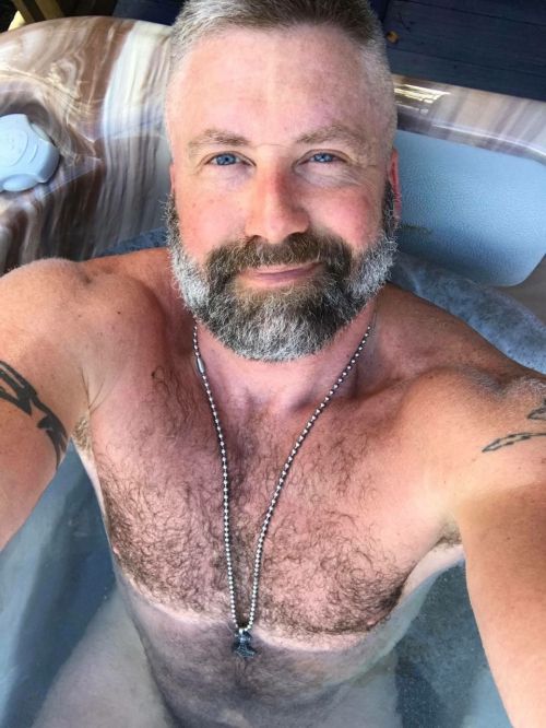 hotdadsbigcocks:igotdaddyissues: