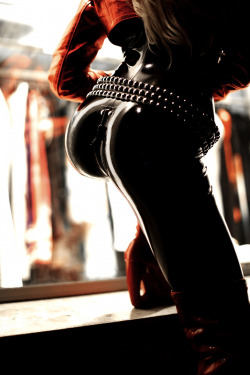 latexfotoblog:  Latex ass)))