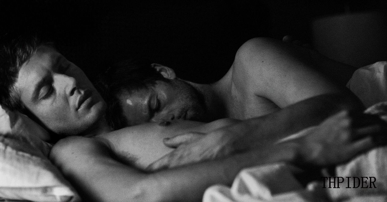 danglingthpider:  Sleepy DestielHappy V day