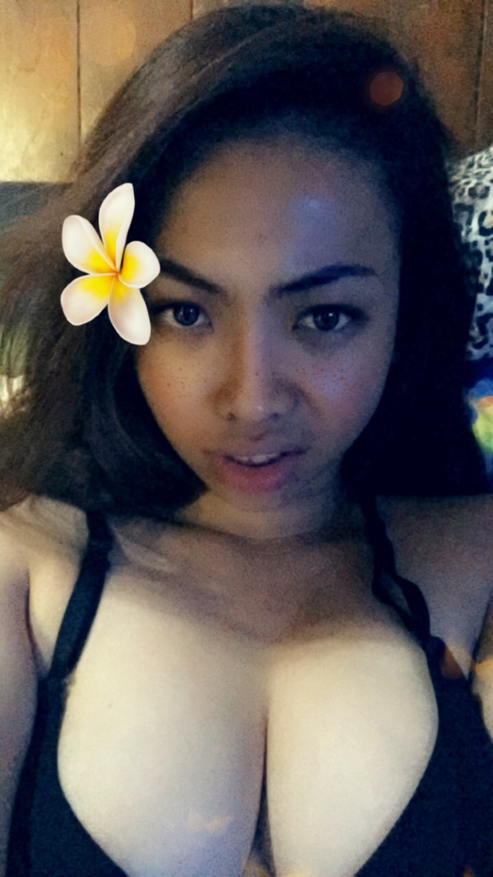 yosiqueeen:  Snapchat filters!always a saviour💃🏻