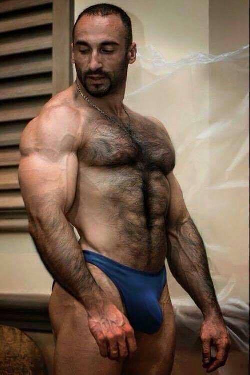 Handsome, hairy, sexy and an impressive bulge - my kind of man - WOOF