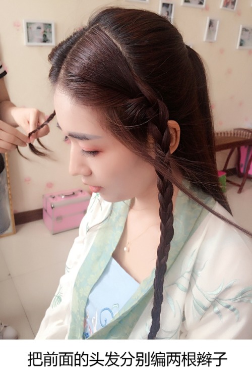 ziseviolet: Hairstyle tutorial for traditional Chinese Hanfu, Part 2/? This elegant updo uses one hair piece and several hair accessories to create a classic look that goes with any outfit. (Source) 