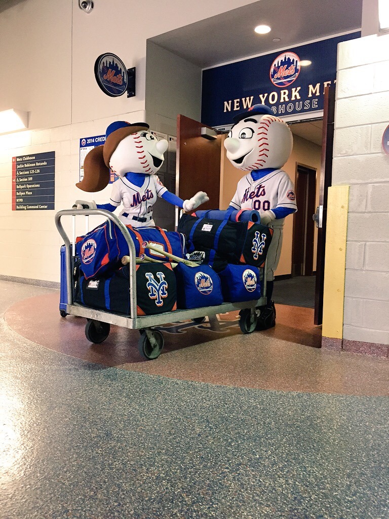 mets:  Happy Truck Day! Mr. and Mrs. Met helped pack up the team truck that’s headed