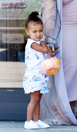 picassox:  celebritiesofcolor:  North West at her dance class in Los Angeles  She’s