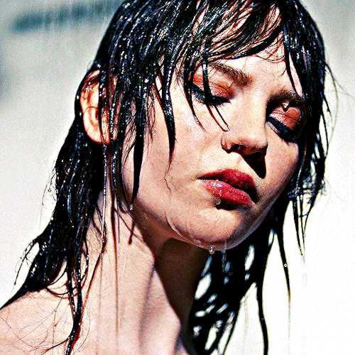 Sophie Thatcher As Iris ► COMPANION (2025)