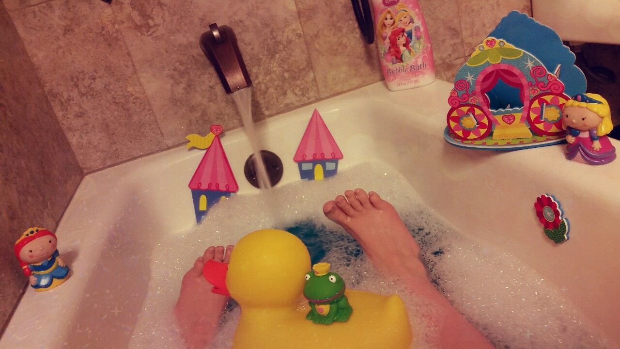 jennibellarella: 🐤🐸👸🌟 Bathtime for a Princess is serious business🌟👸🐸🐤