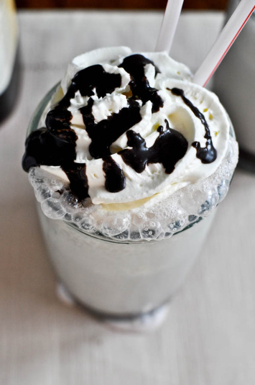 itspartyrehab: Hot Fudge Whiskey MilkshakesIngredients &amp; Measurements: 1.5 cups Vanilla Ice 