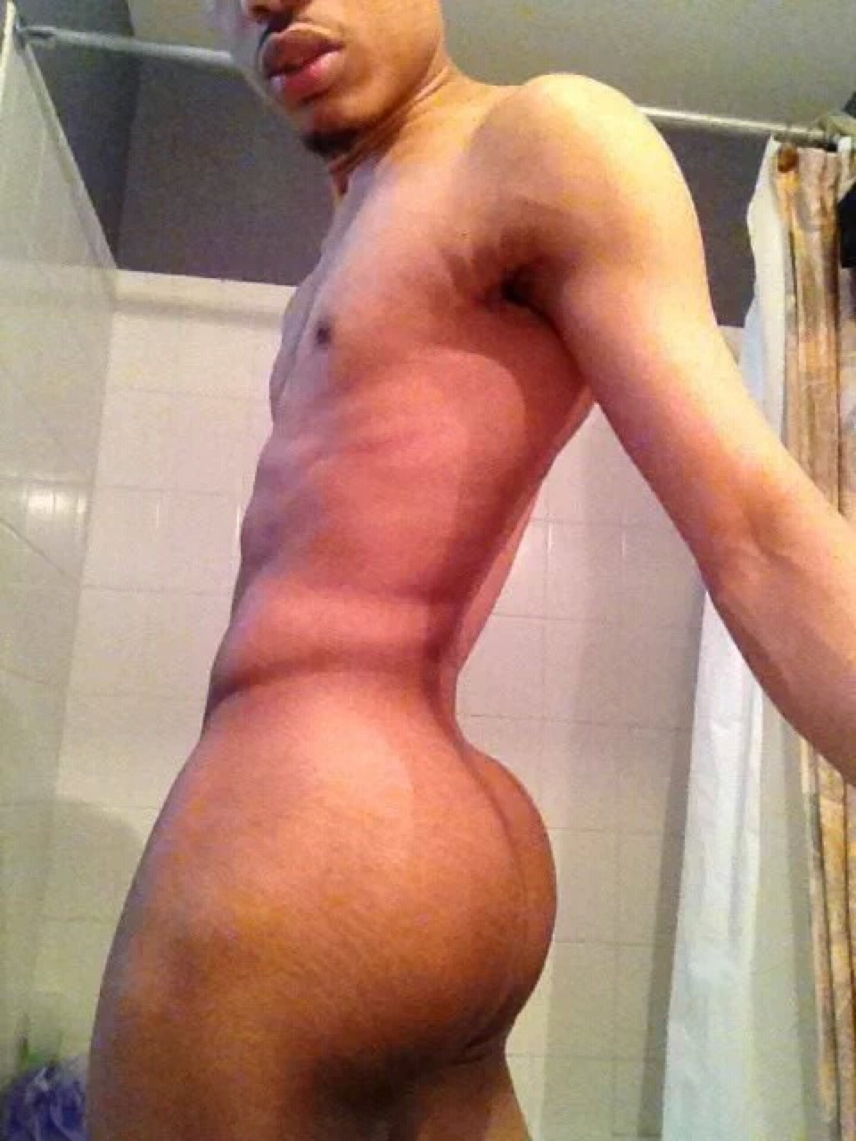 iloveazz89:  iloveazz89.tumblr.com   To submit ass pics send them to KIK : topjerzee.