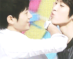 ffuckgyu:  “I’m not gonna do it (trouble maker stage) unless we kiss!”— Lee Sung Yeol 