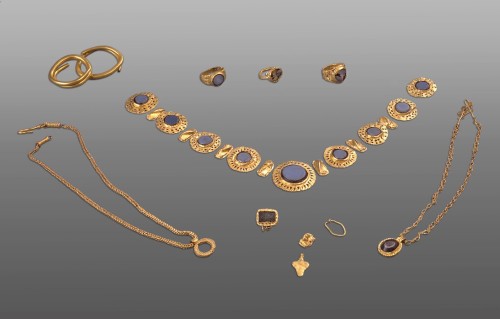 Roman jewellery found from Sarkamen. Among them there is probably a ring that belonged to emperor Ma