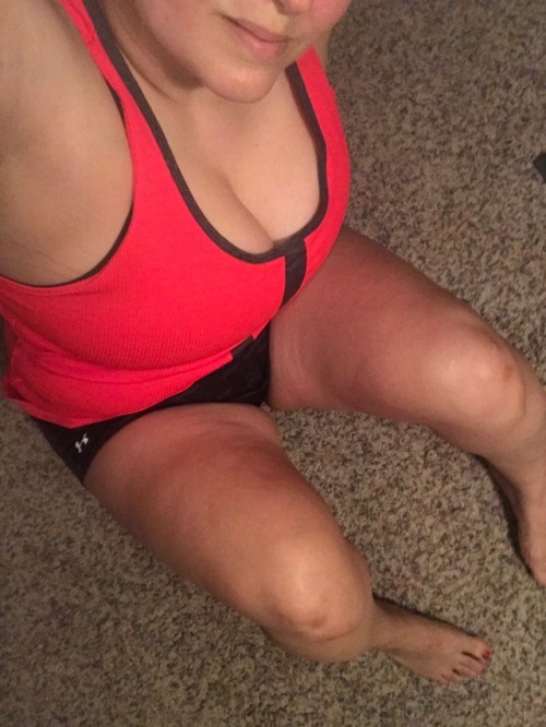 mamma-mia1:  Monday workouts are tough. Feeling great though! Legs are firming up, ass is feeling tighter. I’m always happy that I went and did it. Feeling accomplished! Happy Monday everyone💋💋💋