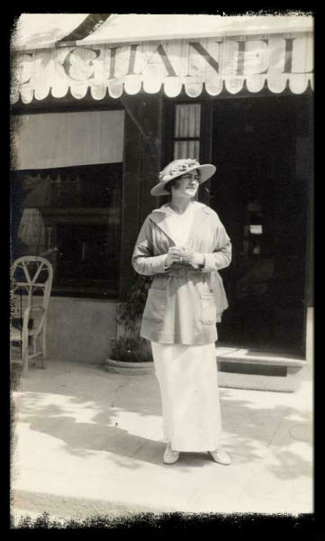 fawnvelveteen:Coco Chanel, Deauville in front of first Chanel store, 1913