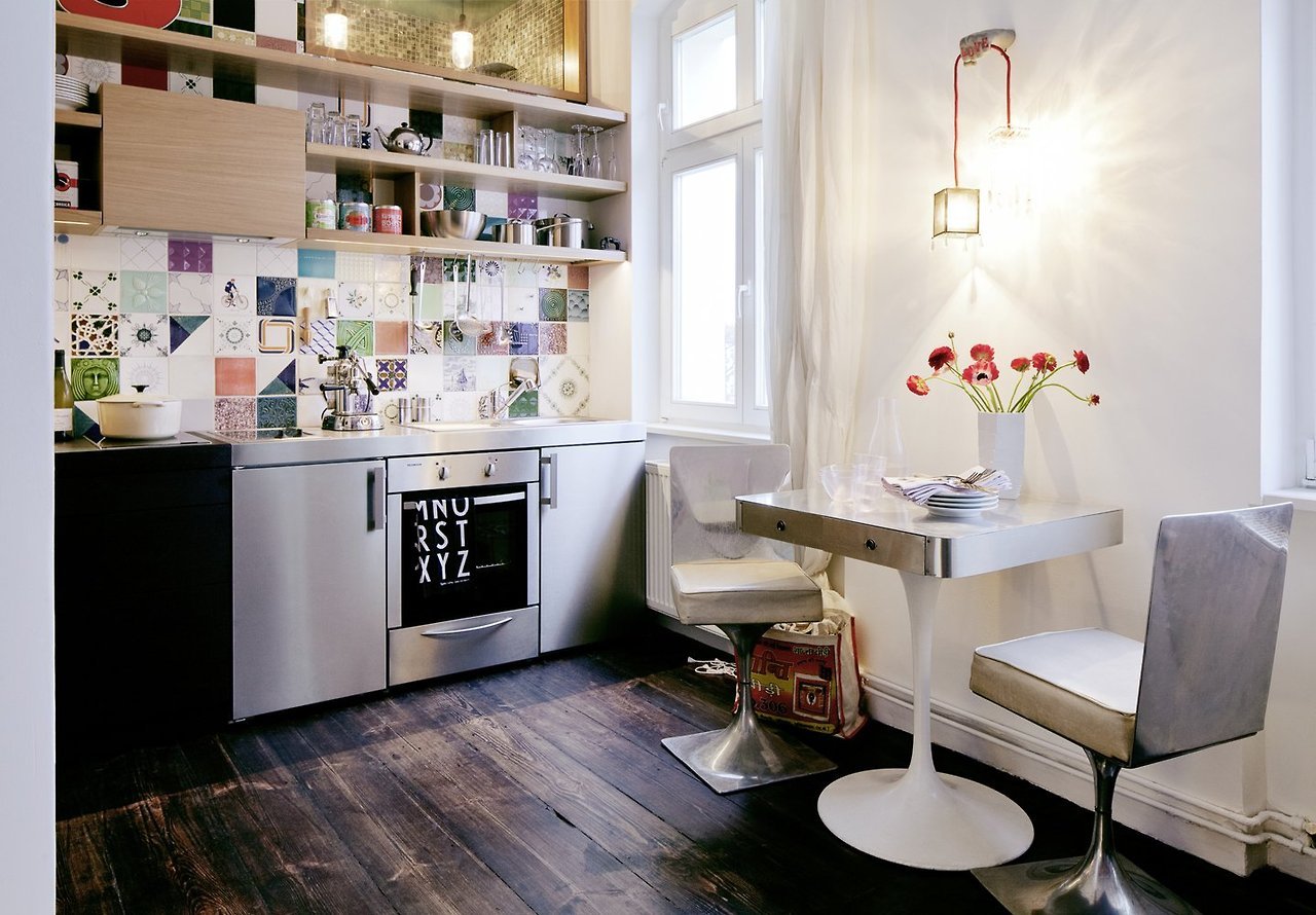 gravityhome:  Tiny apartment in Berlin | photos by Thomas Rusch  Follow Gravity Home: