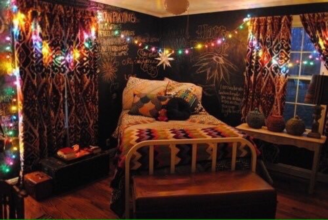 Featured image of post Trippy Bedroom Aesthetic : Check out our bedroom aesthetic selection for the very best in unique or custom, handmade pieces did you scroll all this way to get facts about bedroom aesthetic?