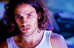 fluffalos:  make me choose: harrydresdens asked Peter Petrelli or Isaac Mendez?