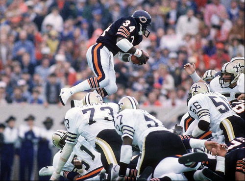 vintagesportspictures:  Walter Payton (1984)