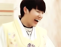 himegyu:  one of sunggyu’s many cute little habits ‘cause he’s fabulous 
