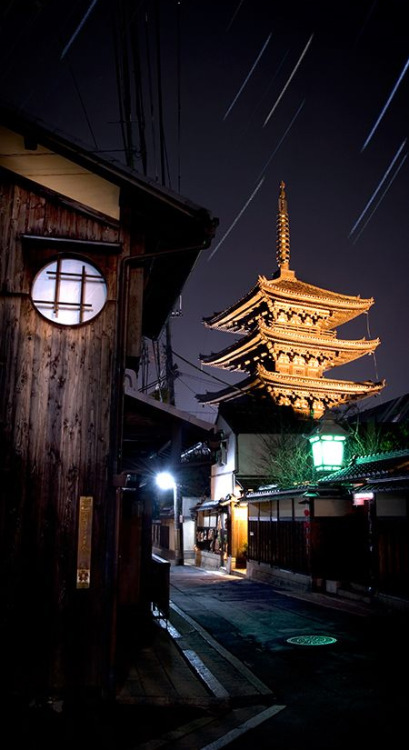 Pagoda near the Kiyomizu temple at night. Kyoto, Japan.  Photography by heeeeman on DevianArt. (than