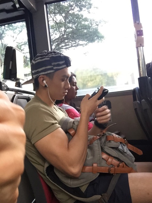merlionboys:  merlionboys:  Fan Submission: Enjoyed your ride to work and school this morning? Nice 