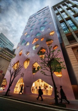 wacky-thoughts:  Mikimoto Building in Tokyo by Toyo Ito and Associates