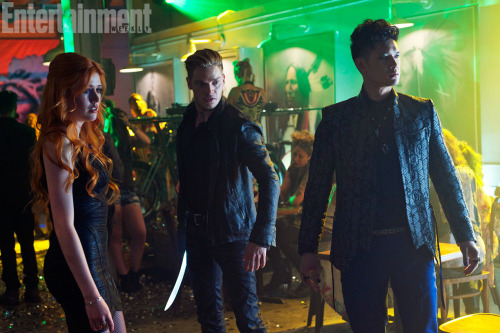 cassandraclare:nephilimdaily:First Look at ABC Family’s Shadowhunters! (x)From Entertainment Weekly.