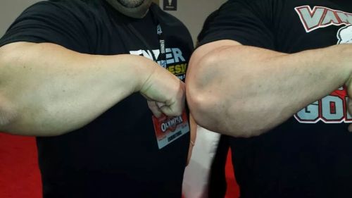 sycoarcher:  Monster forearms!! 