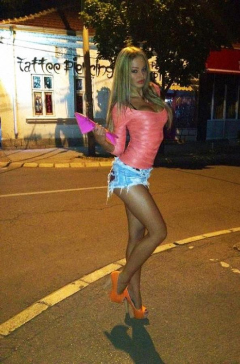 janedoetv: perfect bimbo Yup!