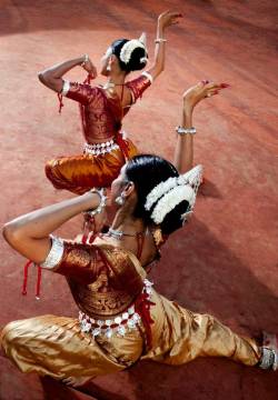 natya:  Odissi Dancers: Surupa Sen and Bijayini