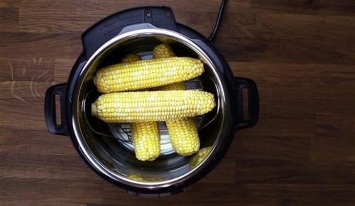 Instant Pot Corn on the CobPrep Time: 1 minuteCook Time: 10 minutes Total: 11 minutes STUFF4 ears co