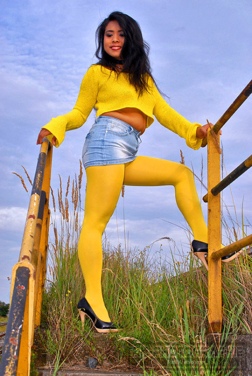 Love yellow tights they always look so hot on like other colored tights. So much you can do with col