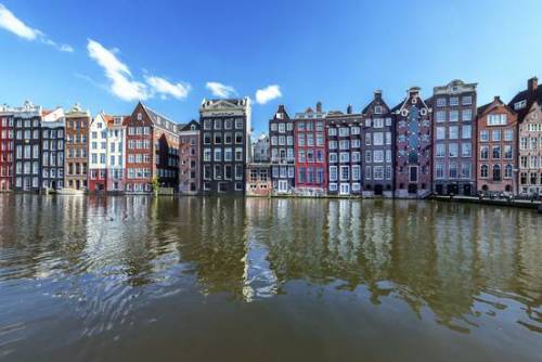 Amsterdam: A Cultural Travel GuideFrom Rembrandt’s famous works and favorite haunts to canal-house m