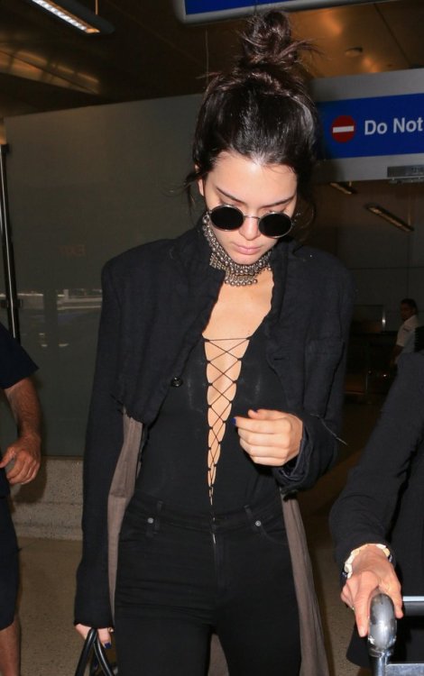 allthingskendall: April 21, 2016- Kendall exiting LAX