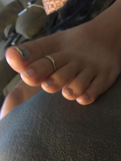 mysexywifefeet:  Toes for days 2