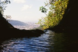 joeysamante:  wolfhailey:  mahinalanicavalieri:  ashgowan:  secret infinity pool above honolulu  Wtf  where  No need know where. We don’t want another place fenced up by the gov