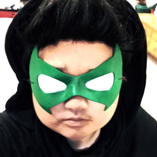 a little #Damianwayne cosplaying today. his face make up is super easy but the mask doesn&rsquo;t si