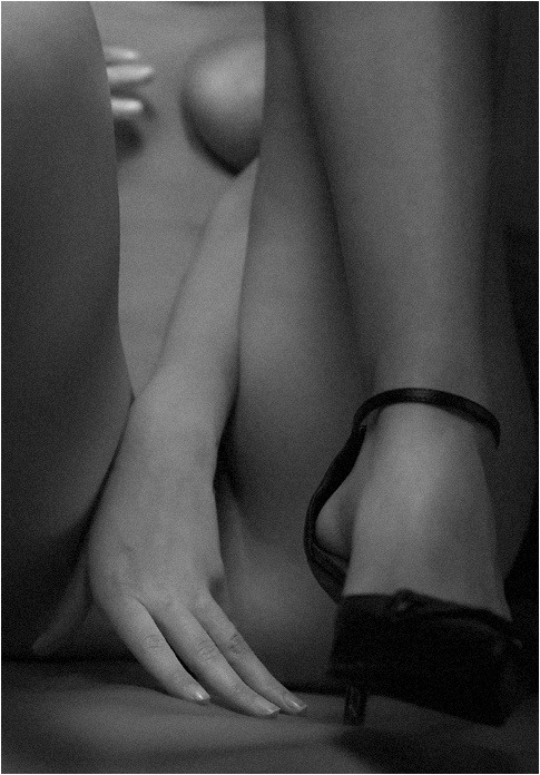 silentorgasm:  I do like this sort of clever posing. You just want to will her to move her legs, or hands, a small amount. 