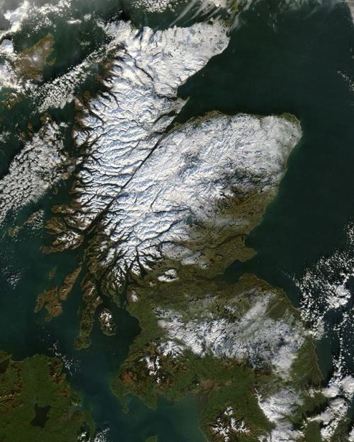 The Great Glen FaultIt is difficult to look at Scotland from above without noticing a major geologic